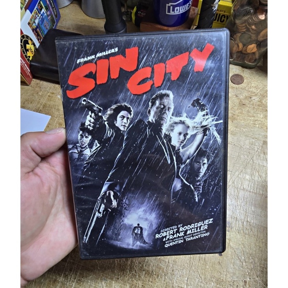 Sin City (DVD, 2005, Widescreen) Bruce Willis Action/Thriller R Dimension